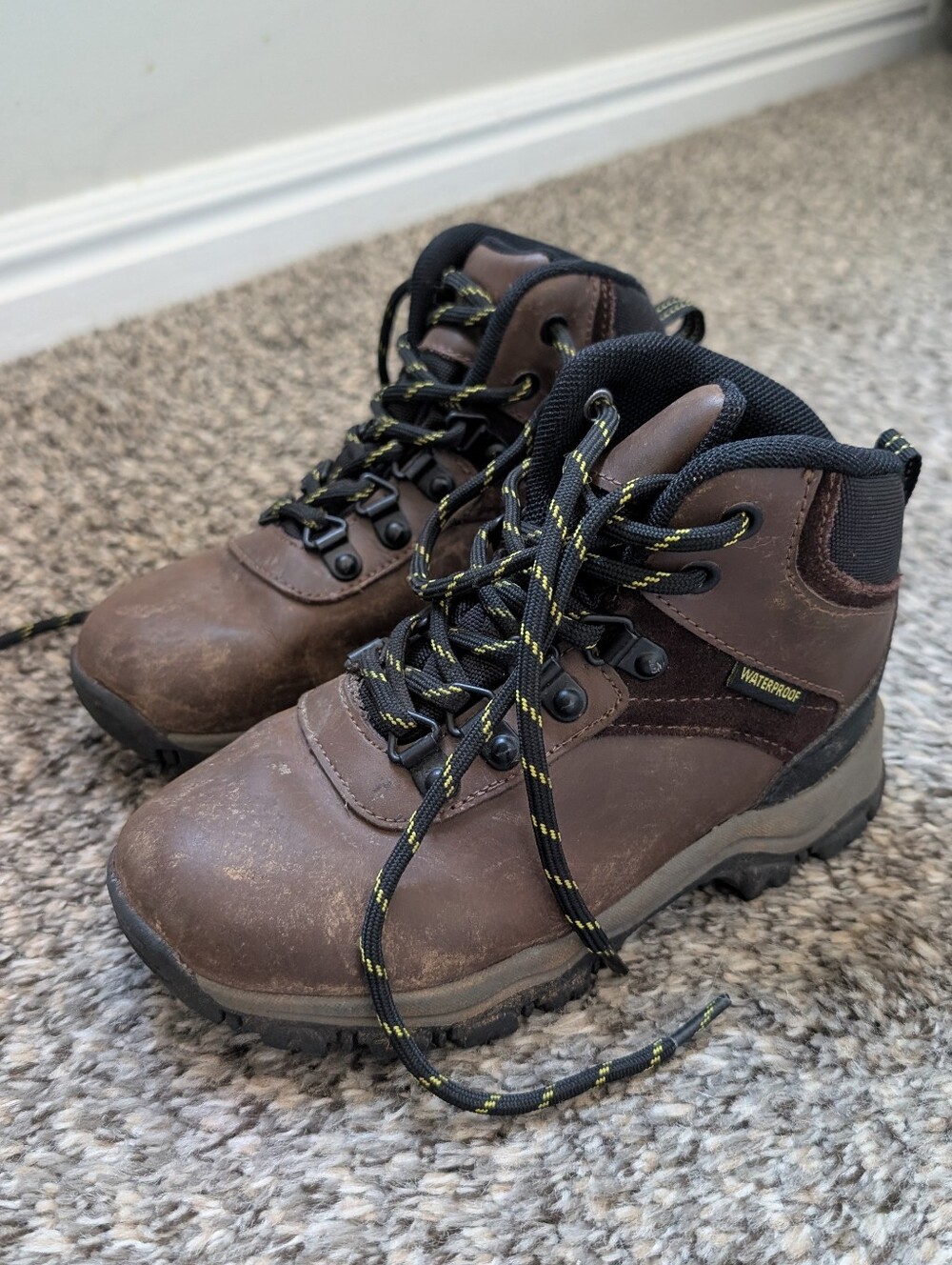 Magellan Outdoors Boys Hiking Boots Boys Size 13 Argo Brown Waterproof